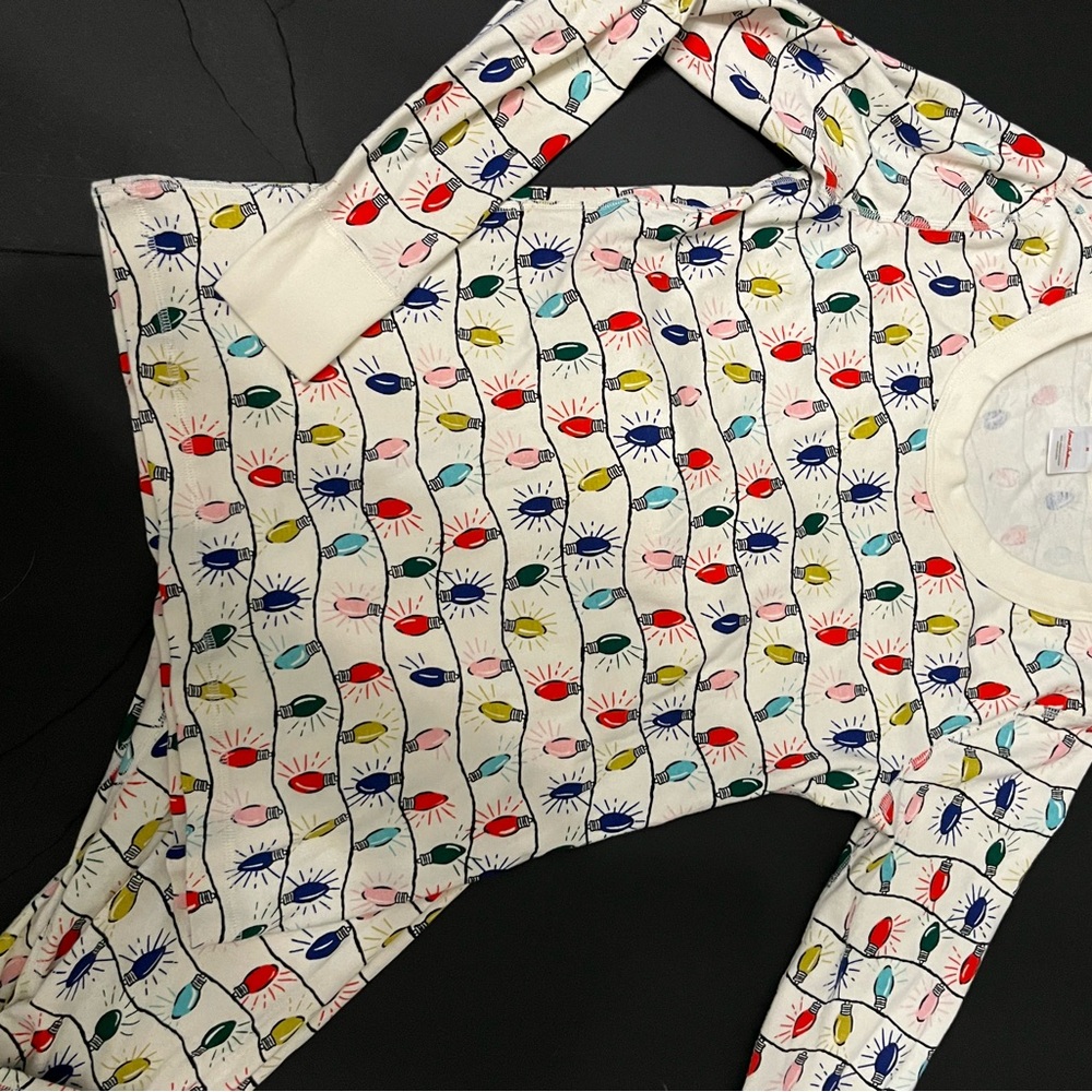 Hanna Anderson Christmas pajama set top size medium and bottoms size small